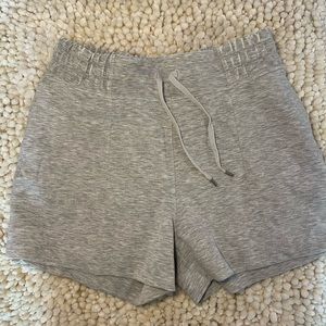Lululemon soft ambitions high-rise short 4”